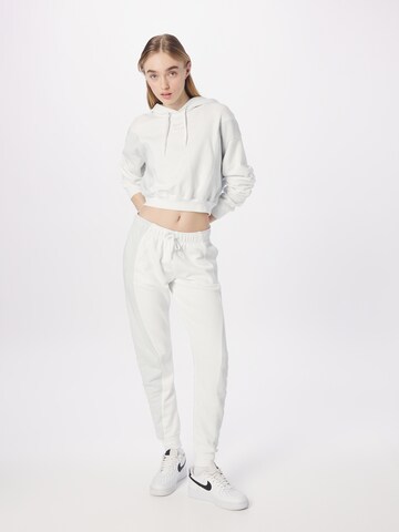 Effilé Pantalon Nike Sportswear en blanc