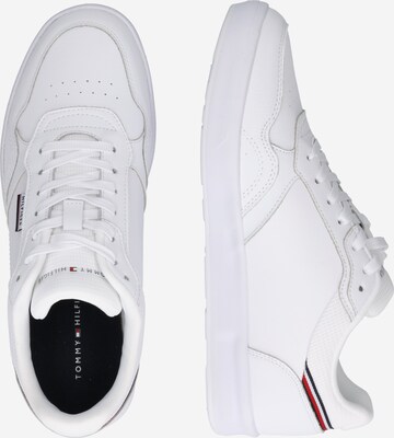 Sneaker low de la TOMMY HILFIGER pe alb