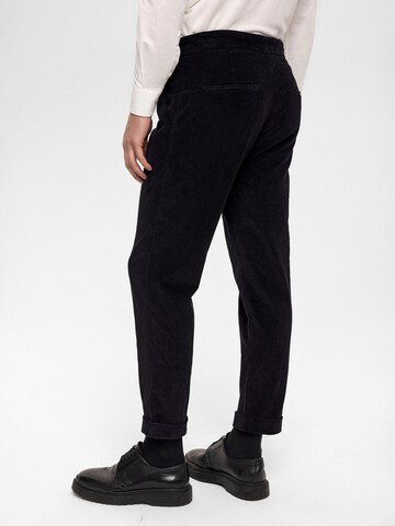 Antioch Tapered Pleat-front trousers in Black