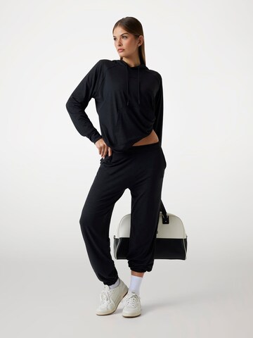 GUESS Sweatshirt in Black