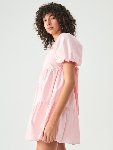 St MRLO Letní šaty 'BRODI' – pink