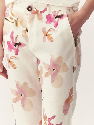 Regular Pantaloni 'Seremi 4' de la TATUUM pe alb