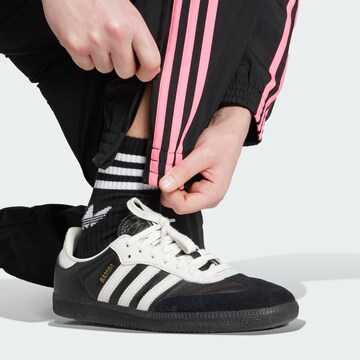 ADIDAS ORIGINALS Конический (Tapered) Штаны 'Adicolor Firebird' в Черный