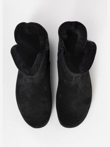 VITAFORM Snow Boots in Black