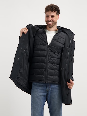 Travelin Outdoorjas 'Hoyt' in Zwart: voorkant