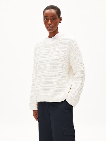 Pull-over 'Lania' ARMEDANGELS en blanc : devant