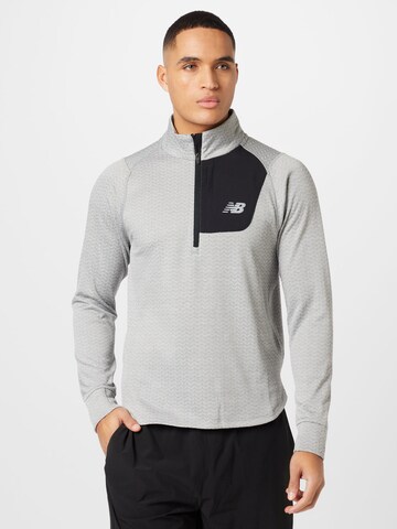 T-Shirt fonctionnel new balance en gris : devant