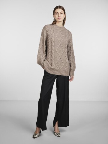 Pullover di Y.A.S in beige