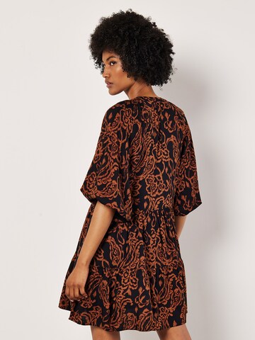 Apricot Jurk 'Ikat Sarasa ' in Zwart