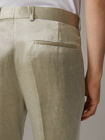 STRELLSON Regular Pleat-Front Pants 'Luis' in Silver