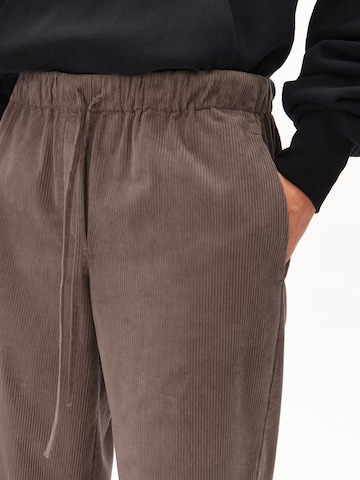 ARMEDANGELS Loosefit Cordhose JAIMILAA CORDUROY in Braun