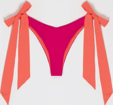 Bikini 'Dual Color Triangle Bikini' di HACOY in rosa: frontale