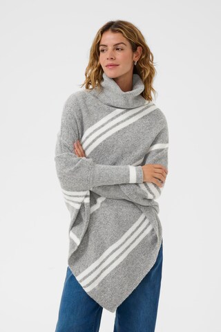 Cape 'Kuma' Cream en gris : devant