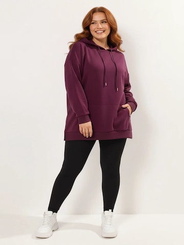Shape Of You Sweatshirt in Red: front