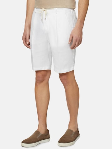 Boggi Milano Regular Pleat-Front Pants in White: front