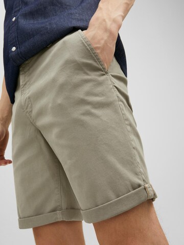 JACK & JONES - Regular Calças chino 'Fred' em cinzento