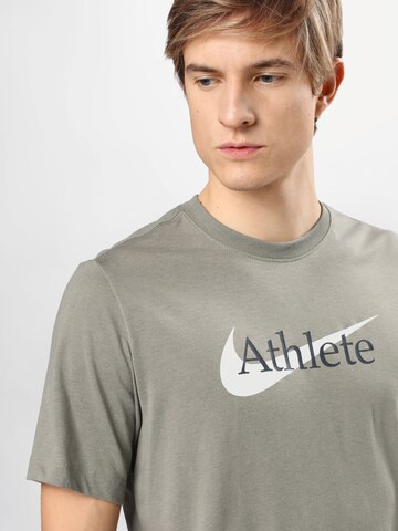 NIKE Klasický střih Funkční tričko – zelená