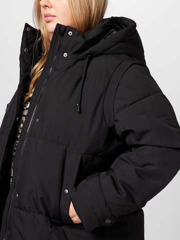 Manteau d’hiver 'Margaret' Vero Moda Curve en noir