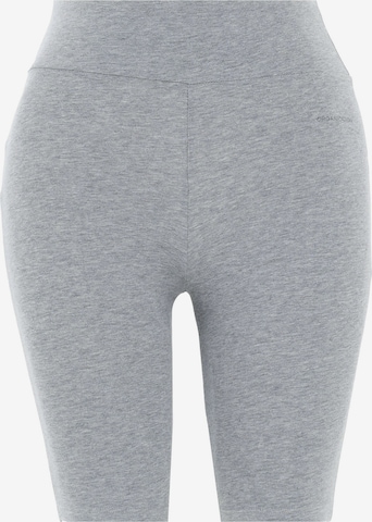 Organication Skinny Shorts in Grau: Vorderseite