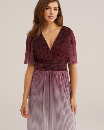 Rochie de la WE Fashion pe mov: față