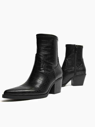 Bershka Kotníkové boty – černá