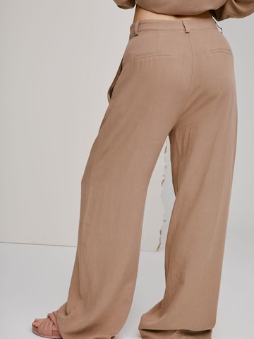 A LOT LESS Wide leg Pleat-Front Pants 'Elisa' in Brown
