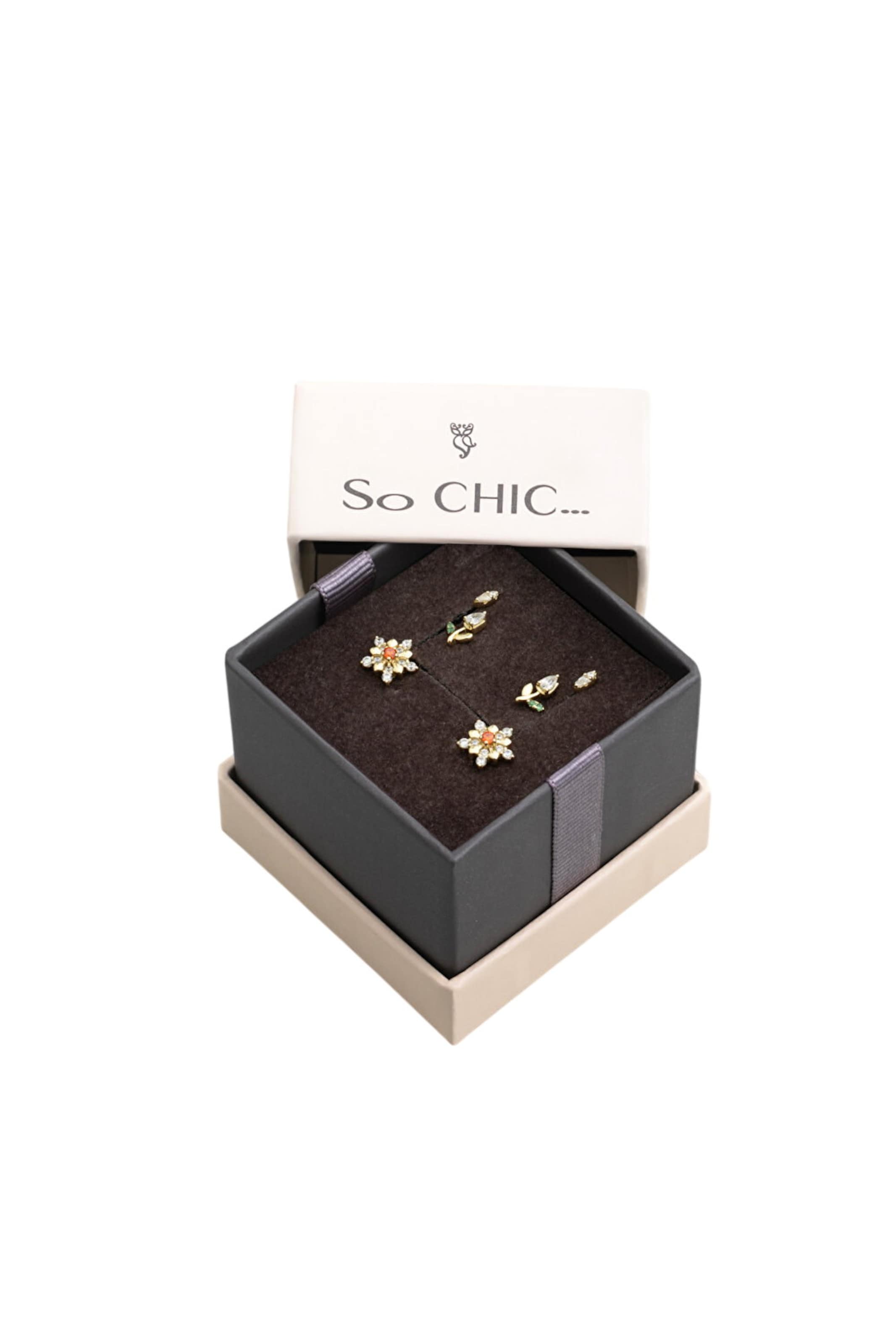 So Chic Earrings in Gold