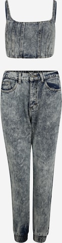 Missguided Petite Tapered Jeans in Blue: front