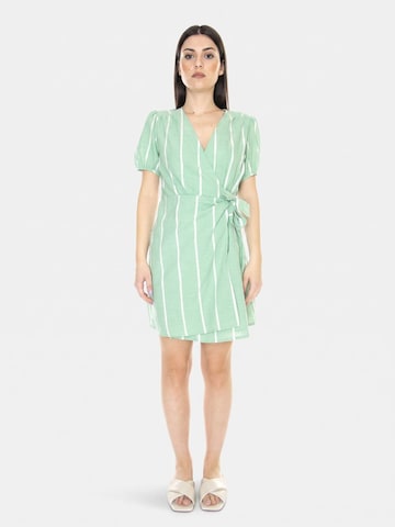 wild pony Sukienka 'Vestido Corto Cruzado con Estampado de Rayas Green Dress' w kolorze zielony: przód
