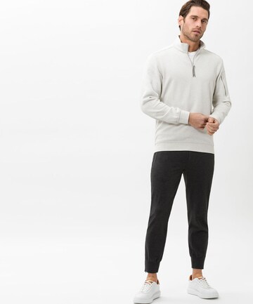 BRAX Sweatshirt 'Sion' in Weiß: predná strana