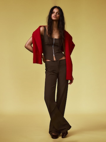 Bershka Szabványos Nadrág - barna