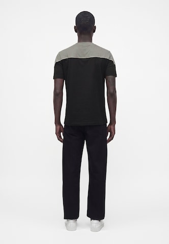 EA7 Emporio Armani Футболка 'TRAIN ATHLETIC' в Черный: сзади