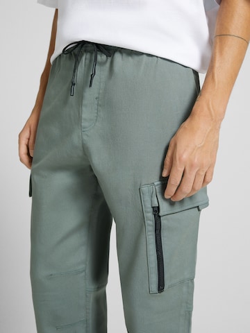 Effilé Pantalon cargo Bershka en bleu