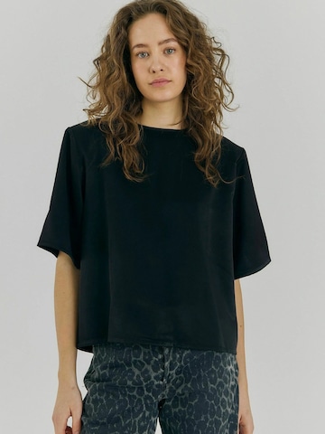 NORR Shirts 'Carly' i sort: forside