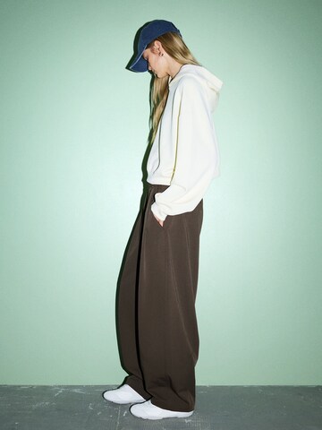 Wide Leg Pantalon à pince Bershka en beige