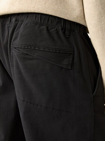 Pull&Bear Tapered Pants in Black