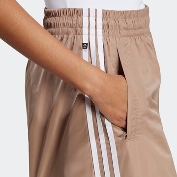 ADIDAS ORIGINALSWide Leg/ Široke nogavice Hlače - smeđa boja