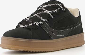 BershkaNiske tenisice - crna boja: prednji dio