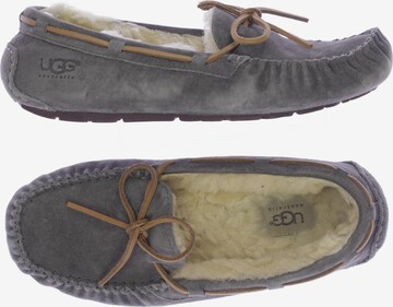 UGG Flats & Loafers in 37 in Grey: front
