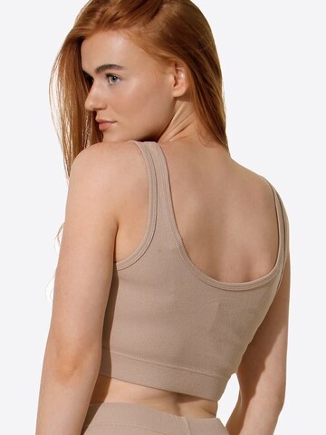 Haut de sport Yenita en beige