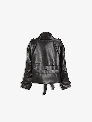 Bershka Prehoden plašč | črna barva