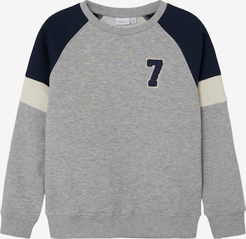 NAME IT Sweatshirt 'ROY' in Grijs: voorkant