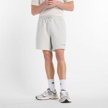 new balance Regular Broek 'Reimagined Fleece Graphic Short 7' in Grijs: voorkant