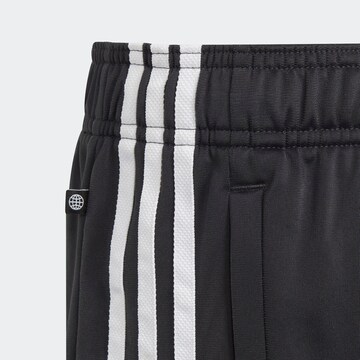 ADIDAS ORIGINALS Joggingová souprava 'Rekive' – černá