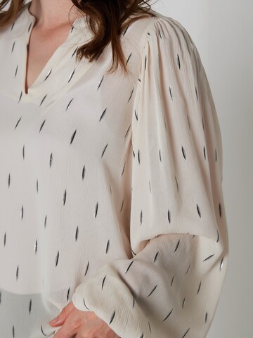 RUE de FEMME Shirt ' Armele ' in Weiß: Vorderseite
