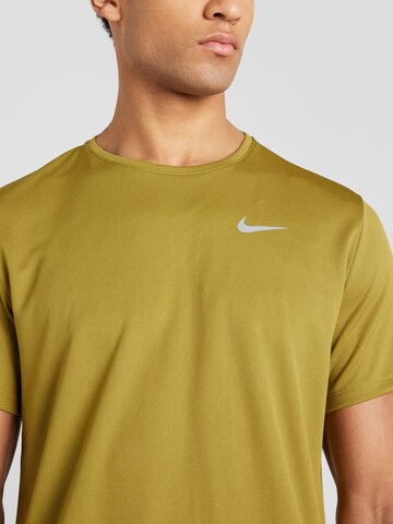 Tricou funcțional 'MILER' de la NIKE pe verde