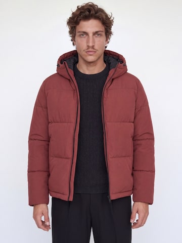 Geacă outdoor 'Jack & Jones Geaca barbati, cu gluga, Regular fit, JJGALAXY, Caramiziu' de la JACK & JONES pe roșu: față