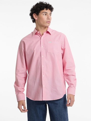 GUESS Comfort fit Button Up Shirt in Pink: front