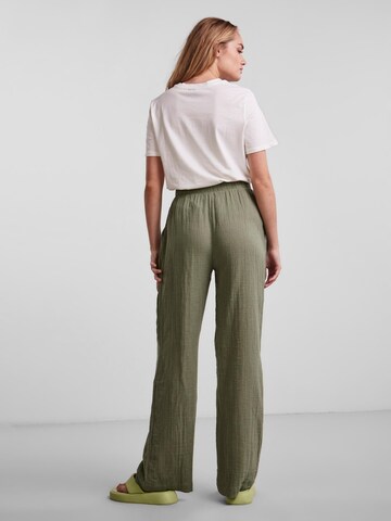 Loosefit Pantaloni 'Lelou' di PIECES in verde