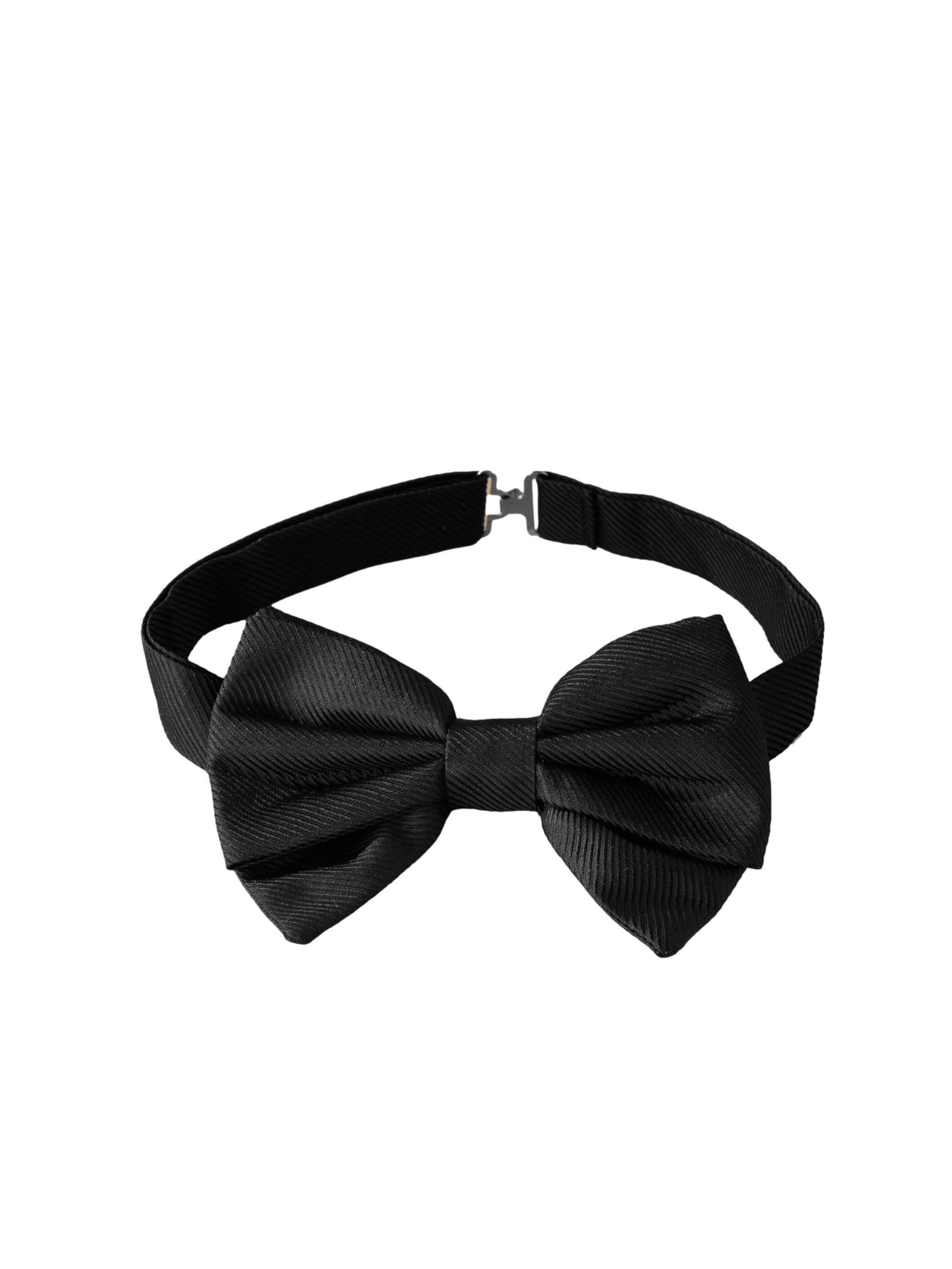 Papion de la Next pe negru: față